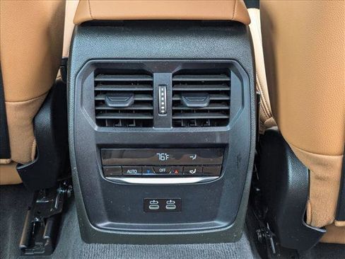 Used 2024 BMW 330i Sedan w/ Premium Package image 17