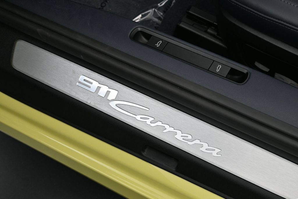 Certified 2025 Porsche 911 Carrera RWD image 25