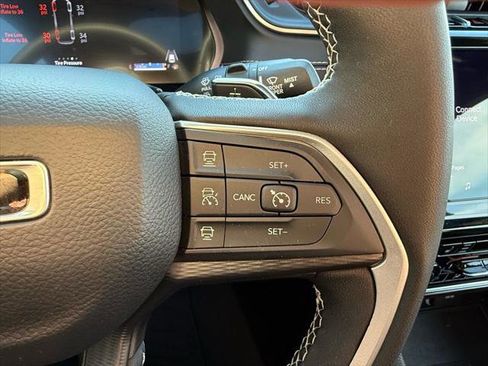 Certified 2025 Jeep Grand Cherokee L Altitude image 17