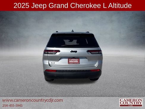 New 2025 Jeep Grand Cherokee L Laredo image 4