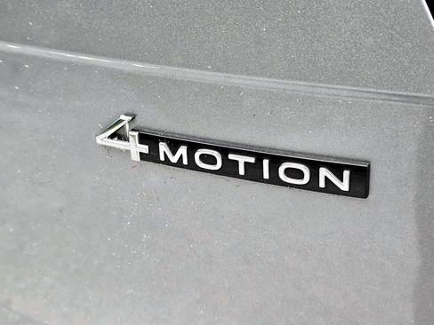 Certified 2022 Volkswagen Tiguan SE image 7