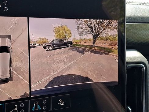 Used 2025 GMC Yukon AT4 AWD/4WD image 4