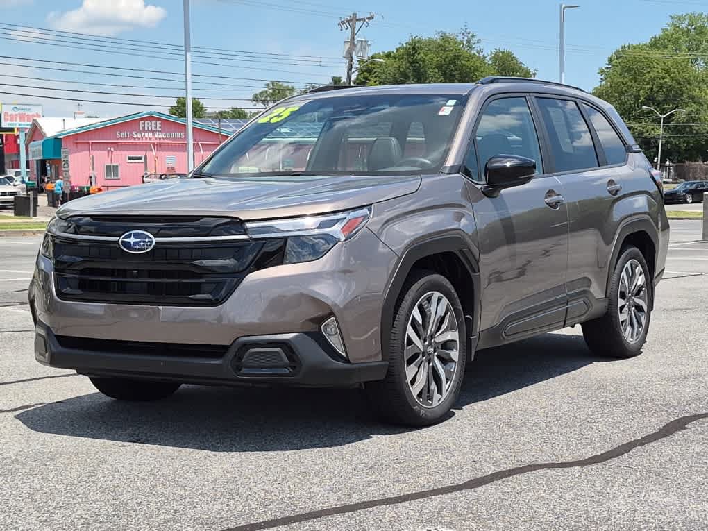 Used 2025 Subaru Forester Touring w/ Popular Package - Touring AWD/4WD image 1