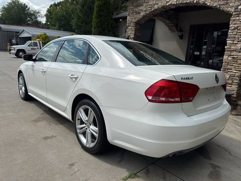 Used 2014 Volkswagen Passat TDI SE FWD image 4