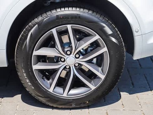 New 2024 Land Rover Discovery Sport S image 11