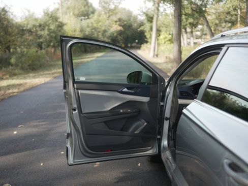 Used 2023 Volkswagen Taos SE image 26