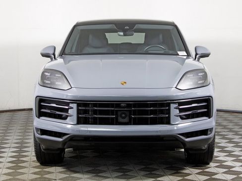 Used 2024 Porsche Cayenne Coupe image 10