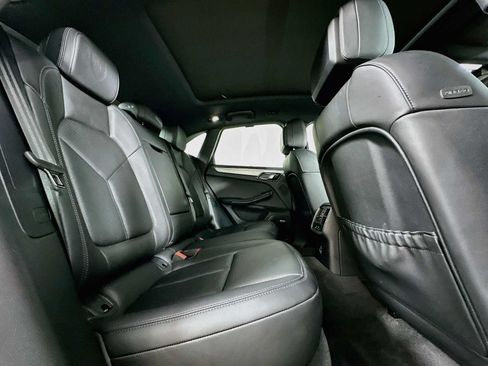 Certified 2026 Porsche Macan AWD/4WD image 28