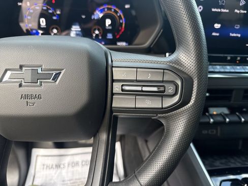 Used 2025 Chevrolet Colorado Trail Boss AWD/4WD image 17