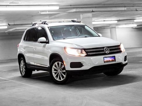 Used 2017 Volkswagen Tiguan Limited w/ Premium Package image 4