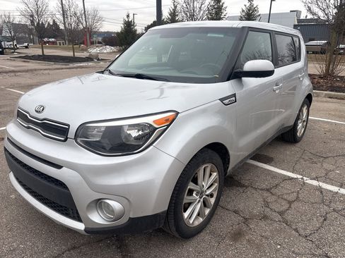 Used 2017 Kia Soul + image 1