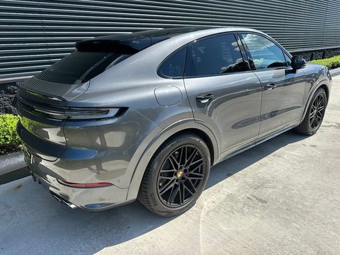Certified 2024 Porsche Cayenne Coupe AWD/4WD image 10