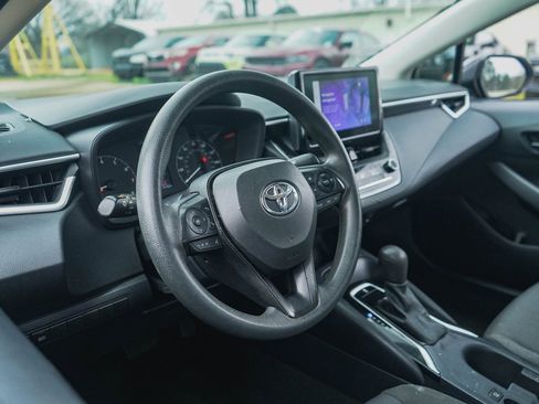 Used 2023 Toyota Corolla LE image 6