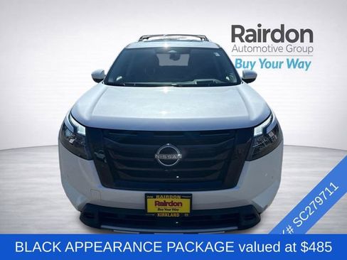 Used 2025 Nissan Pathfinder Platinum w/ Black Appearance Package AWD/4WD image 2