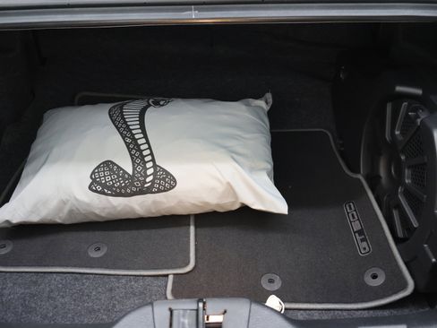 Used 2013 Ford Mustang Shelby GT500 RWD image 29