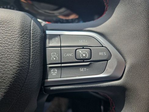 Used 2025 Jeep Compass Trailhawk AWD/4WD image 18