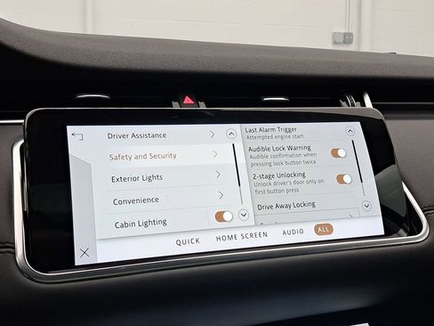 Used 2021 Land Rover Range Rover Evoque SE image 29