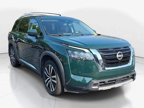 Used 2025 Nissan Pathfinder Platinum FWD image 1