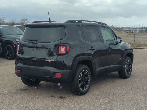 Used 2023 Jeep Renegade Trailhawk w/ Sun/Sound Group AWD/4WD image 3