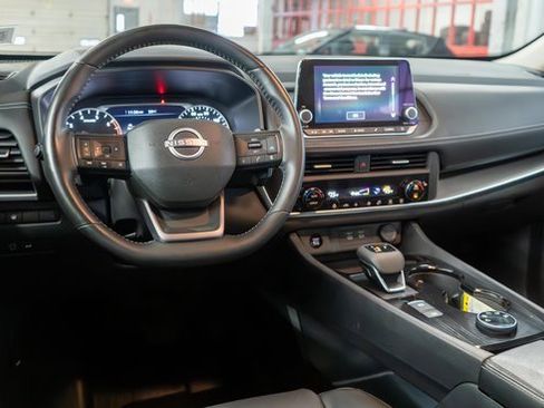 Used 2025 Nissan Rogue SV w/ SV Premium Package image 14