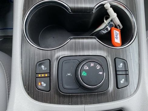 Used 2023 GMC Acadia SLT w/ Trailering Package image 24