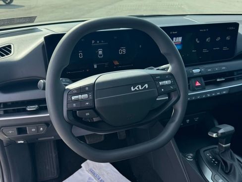 New 2026 Kia K4 LXS image 12