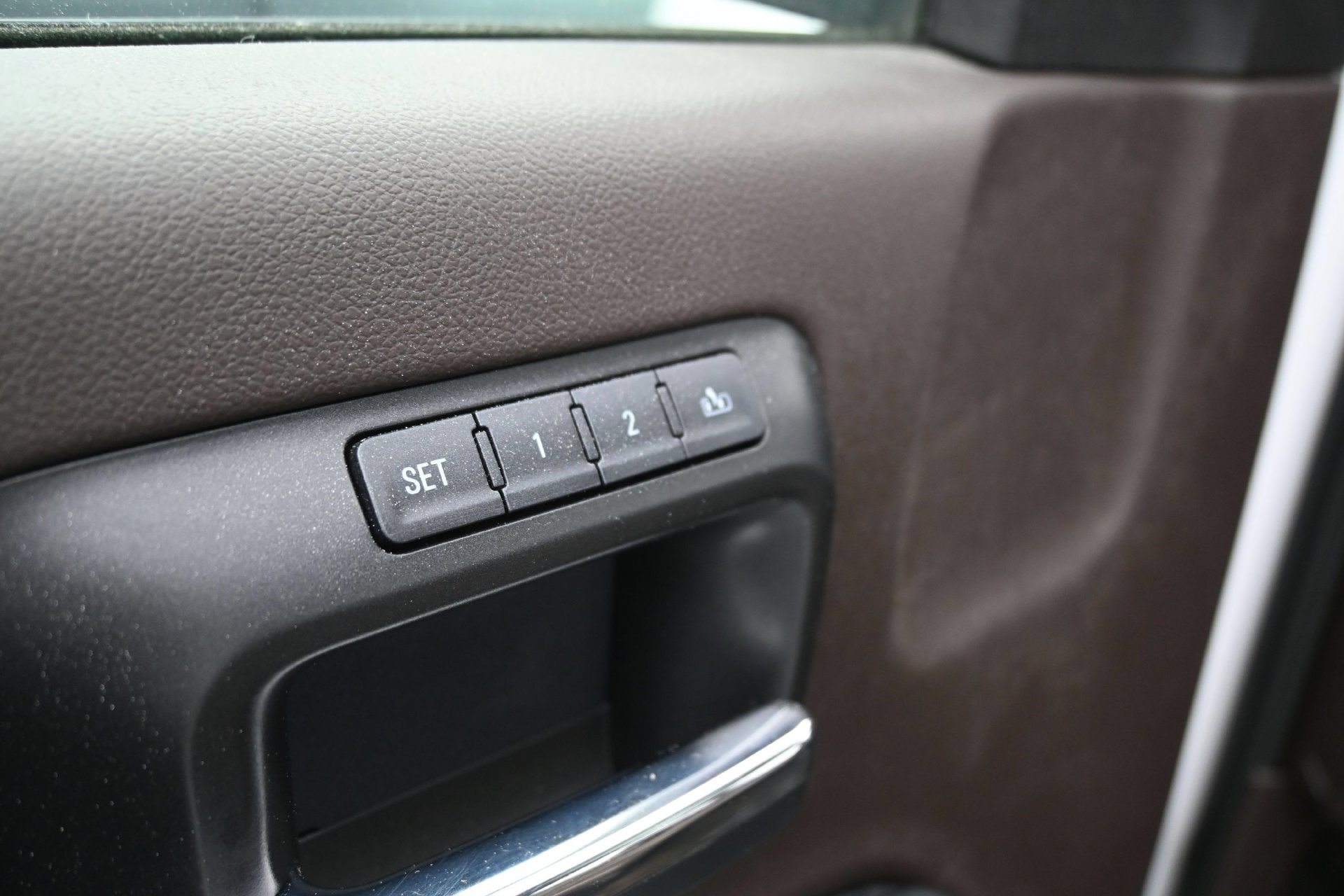 Used 2016 Chevrolet Silverado 1500 LTZ w/ Sport Package AWD/4WD image 18