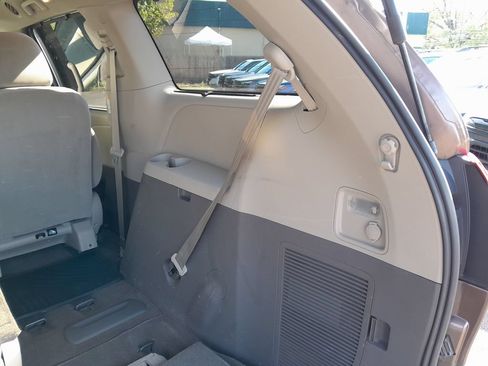 Used 2018 Toyota Sienna LE AWD/4WD image 39