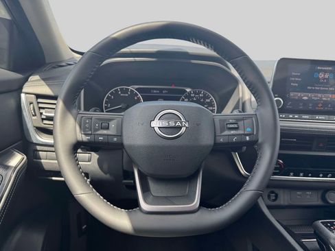 Certified 2025 Nissan Rogue SV AWD/4WD image 13