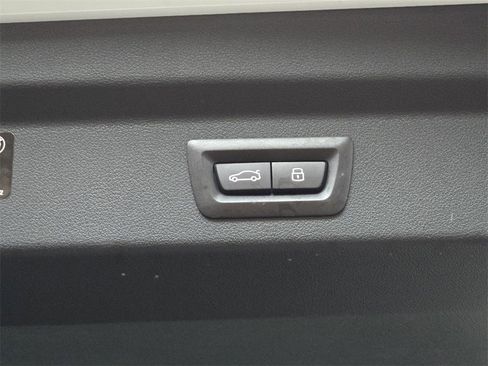 Used 2025 BMW X2 xDrive28i w/ M Sport Package image 16