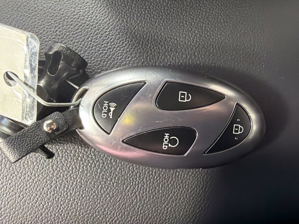 Certified 2025 Hyundai Elantra Hybrid FWD image 30