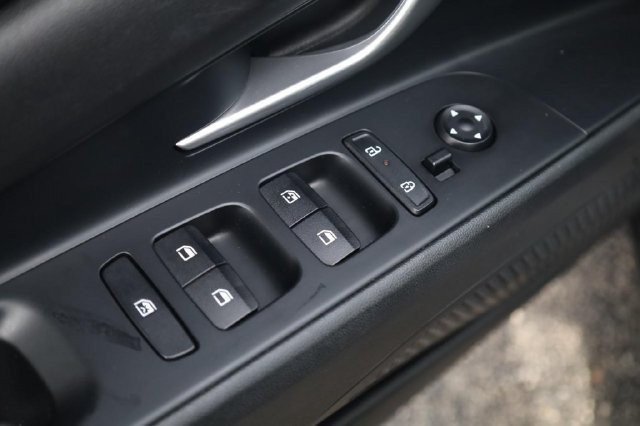Used 2025 Hyundai Elantra SEL FWD image 10