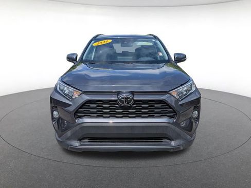 Used 2021 Toyota RAV4 XLE w/ Convenience Package FWD image 9