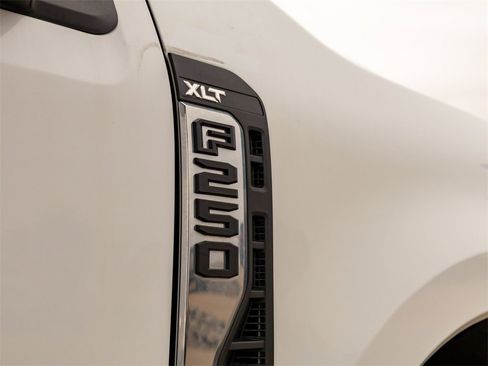 Used 2023 Ford F250 XLT w/ F-250 >10K GVWR Package image 14