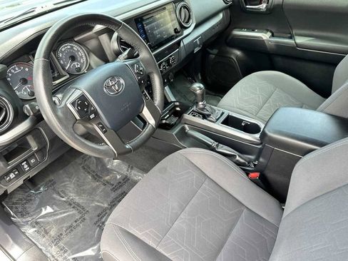 Used 2018 Toyota Tacoma TRD Sport image 10