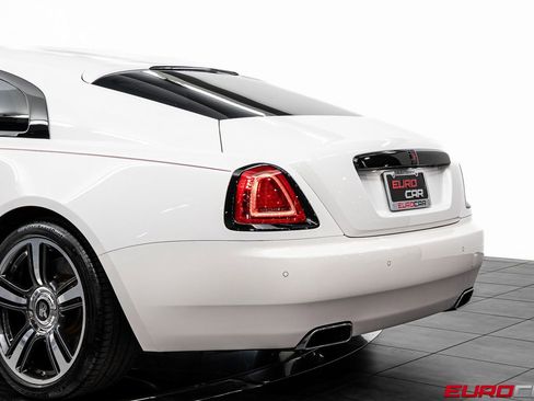 Used 2018 Rolls-Royce Wraith image 12