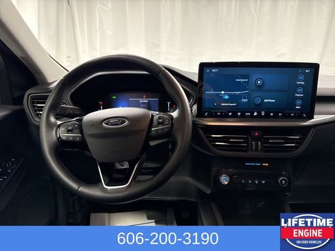 Used 2024 Ford Escape SE image 17