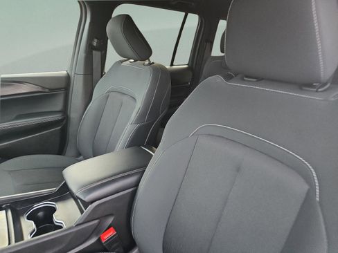 Used 2025 Jeep Grand Cherokee Laredo X image 29