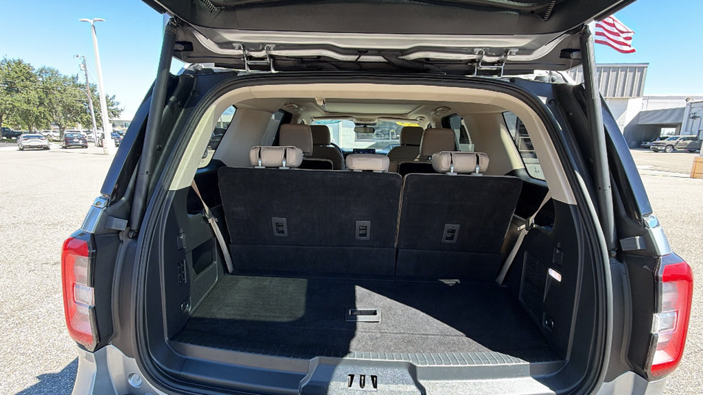 Used 2024 Ford Expedition Limited AWD/4WD image 12