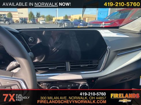 New 2025 Chevrolet Trax LT w/ Sunroof Package image 21