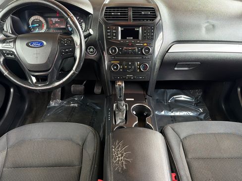 Used 2017 Ford Explorer XLT FWD image 15