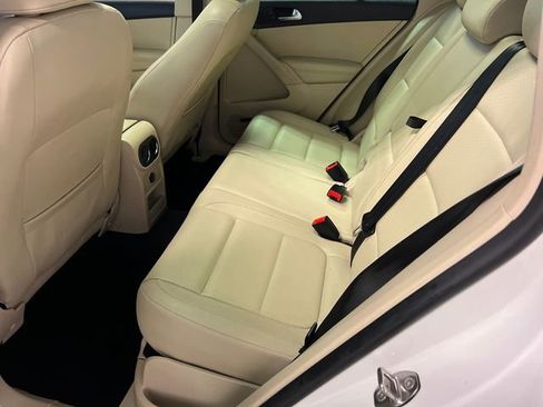Used 2014 Volkswagen Tiguan S image 16