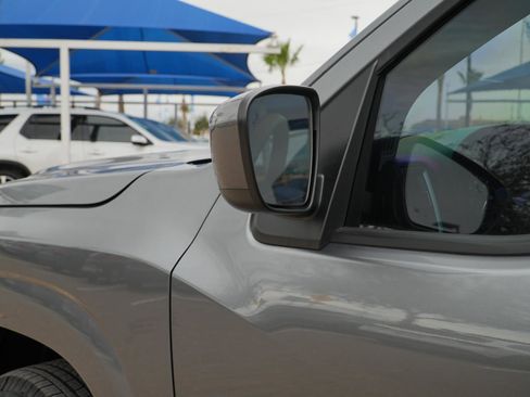 Used 2025 Nissan Frontier SV w/ SV Convenience Package image 9