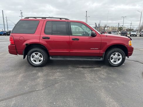 Used 2004 Ford Explorer XLT image 8