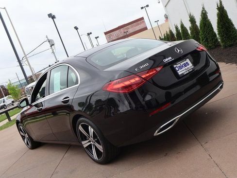 Used 2025 Mercedes-Benz C 300 4MATIC Sedan image 4