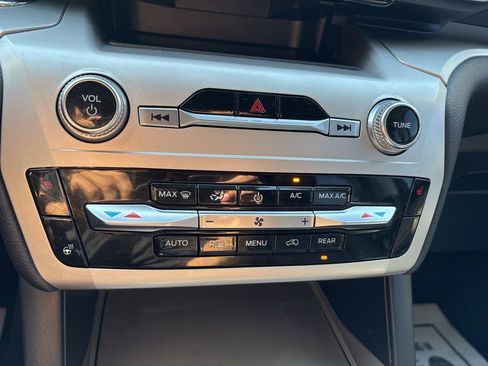 Used 2022 Ford Explorer XLT w/ Equipment Group 202A RWD image 25