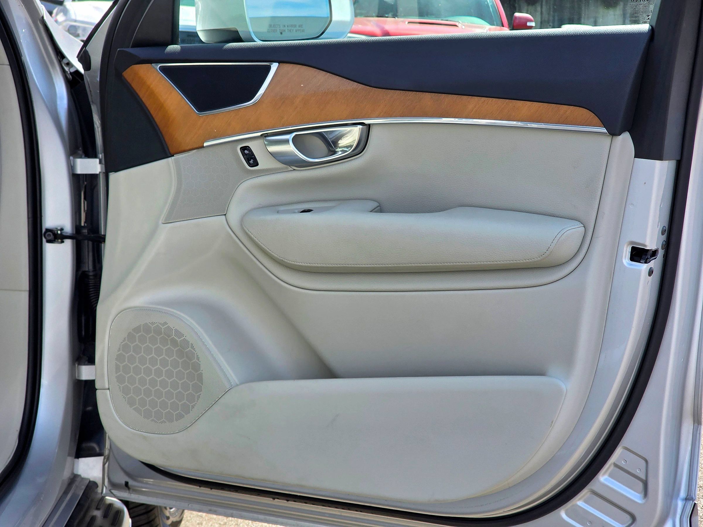 Used 2021 Volvo XC90 T6 Momentum AWD/4WD image 29