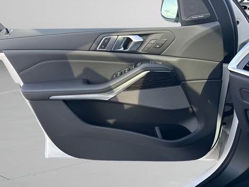 New 2026 BMW X5 xDrive40i w/ M Sport Package image 19