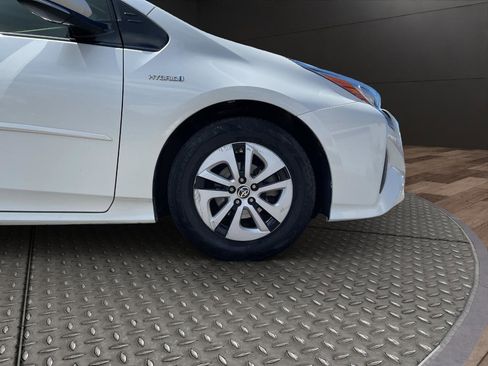 Used 2017 Toyota Prius Three FWD image 22