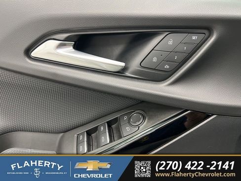 Used 2025 Chevrolet Equinox RS w/ Safety and Technology Package image 23